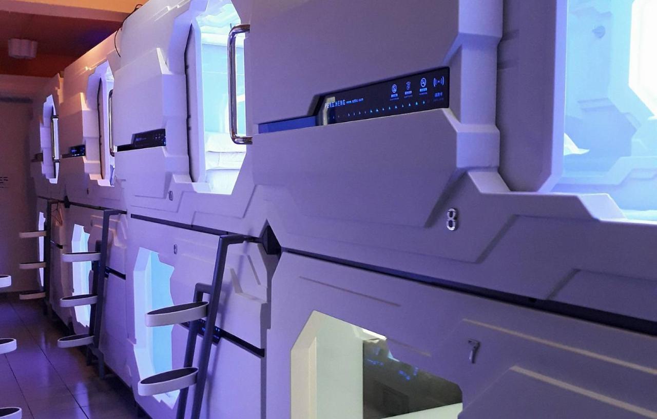 Bestow Capsule Hostel Куала Лумпур Екстериор снимка