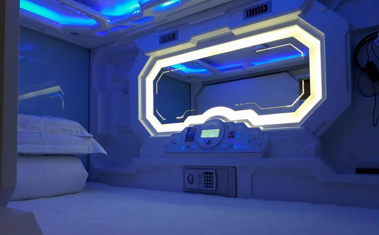 Bestow Capsule Hostel Куала Лумпур Екстериор снимка