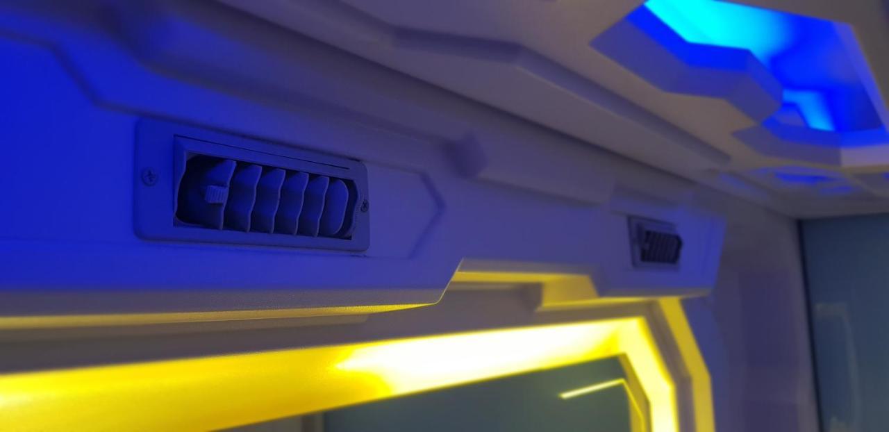 Bestow Capsule Hostel Куала Лумпур Екстериор снимка