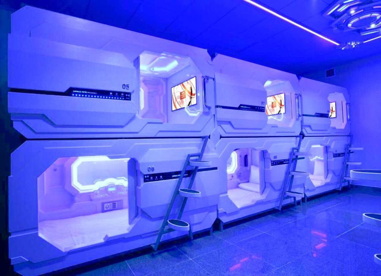 Bestow Capsule Hostel Куала Лумпур Екстериор снимка