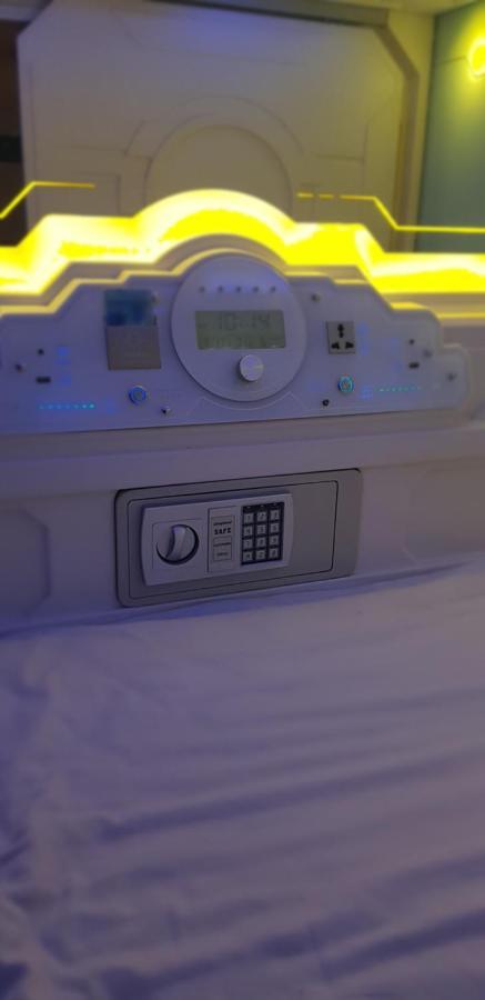 Bestow Capsule Hostel Куала Лумпур Екстериор снимка
