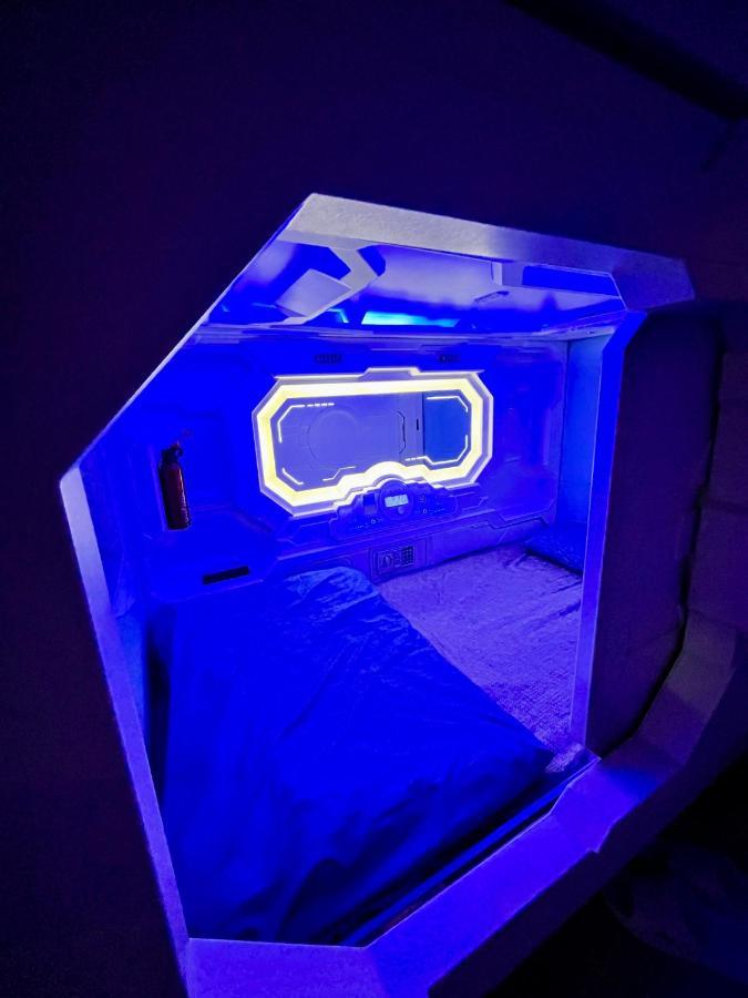 Bestow Capsule Hostel Куала Лумпур Екстериор снимка