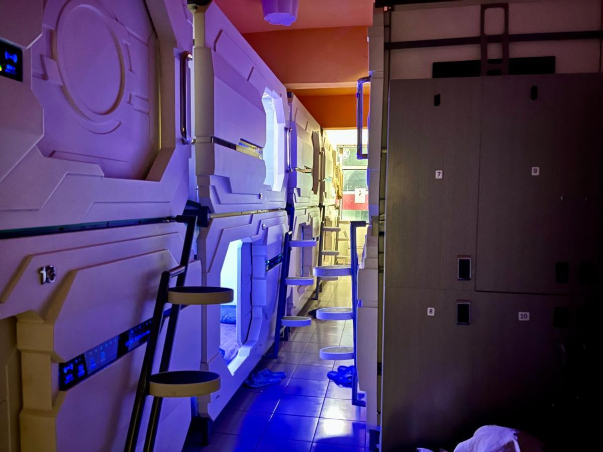 Bestow Capsule Hostel Куала Лумпур Екстериор снимка