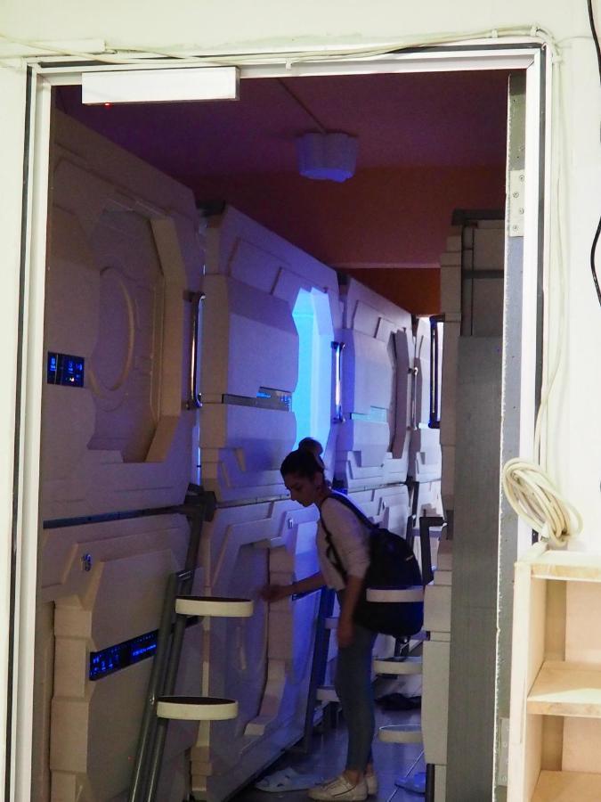 Bestow Capsule Hostel Куала Лумпур Екстериор снимка