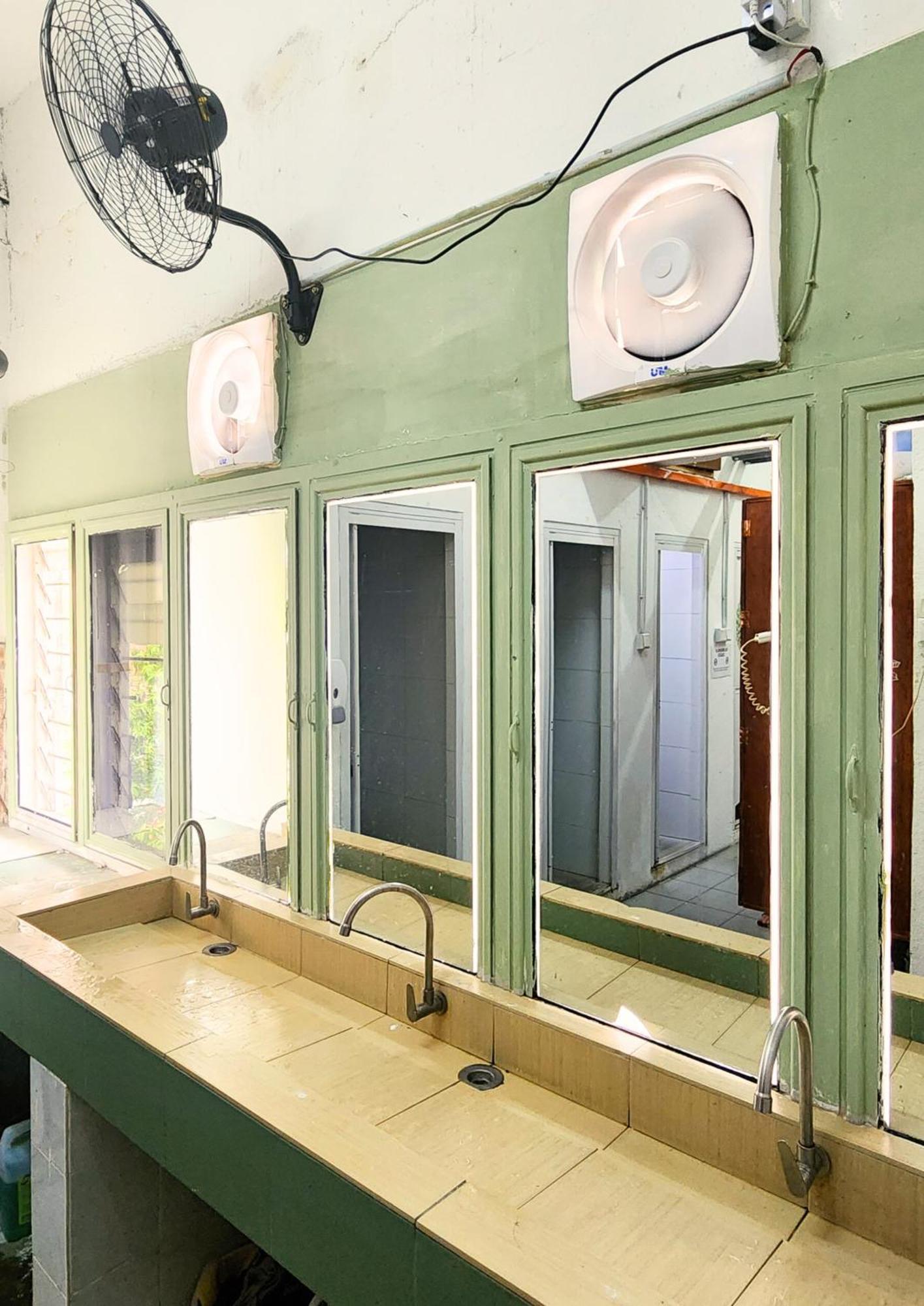 Bestow Capsule Hostel Куала Лумпур Екстериор снимка