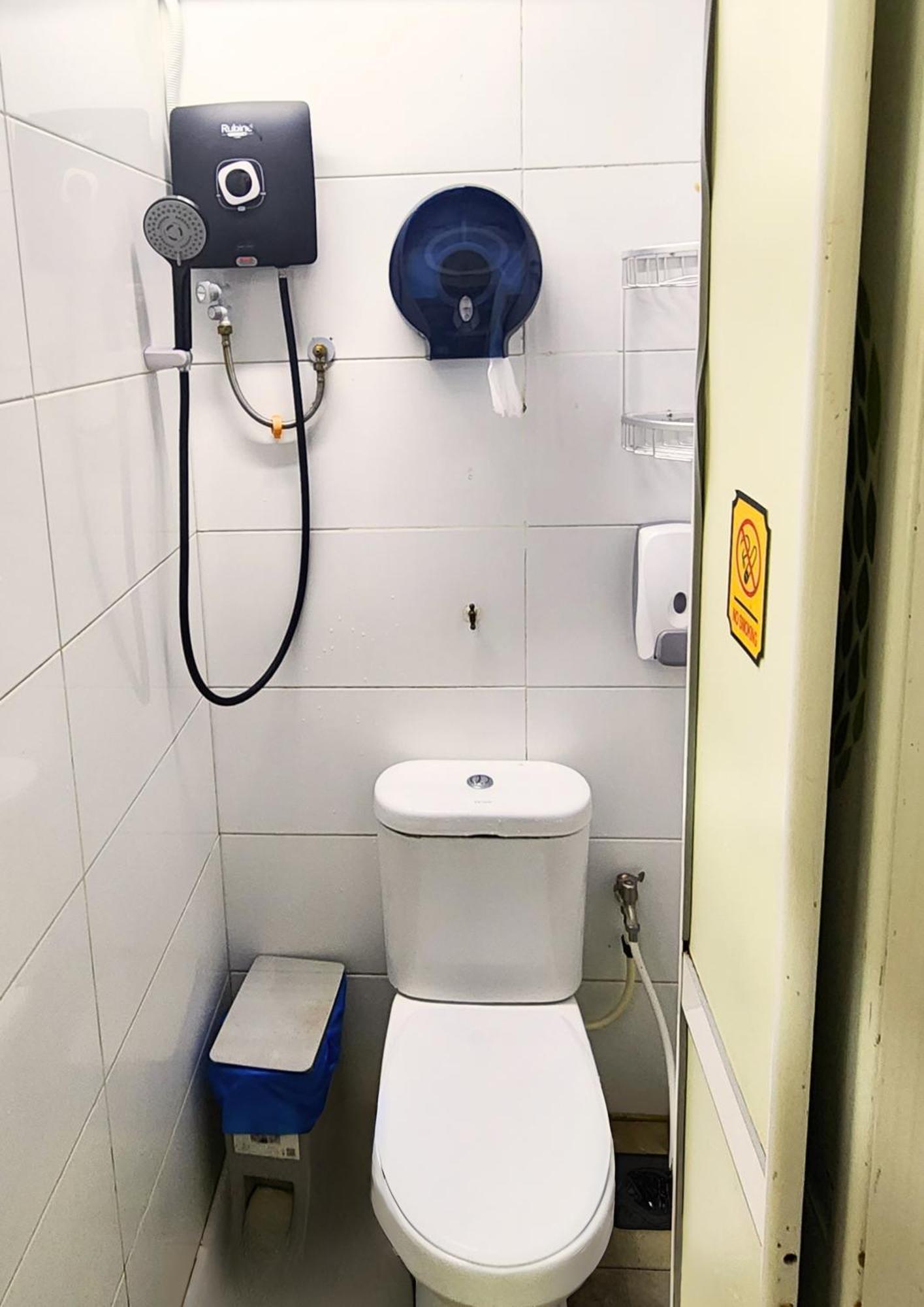 Bestow Capsule Hostel Куала Лумпур Екстериор снимка