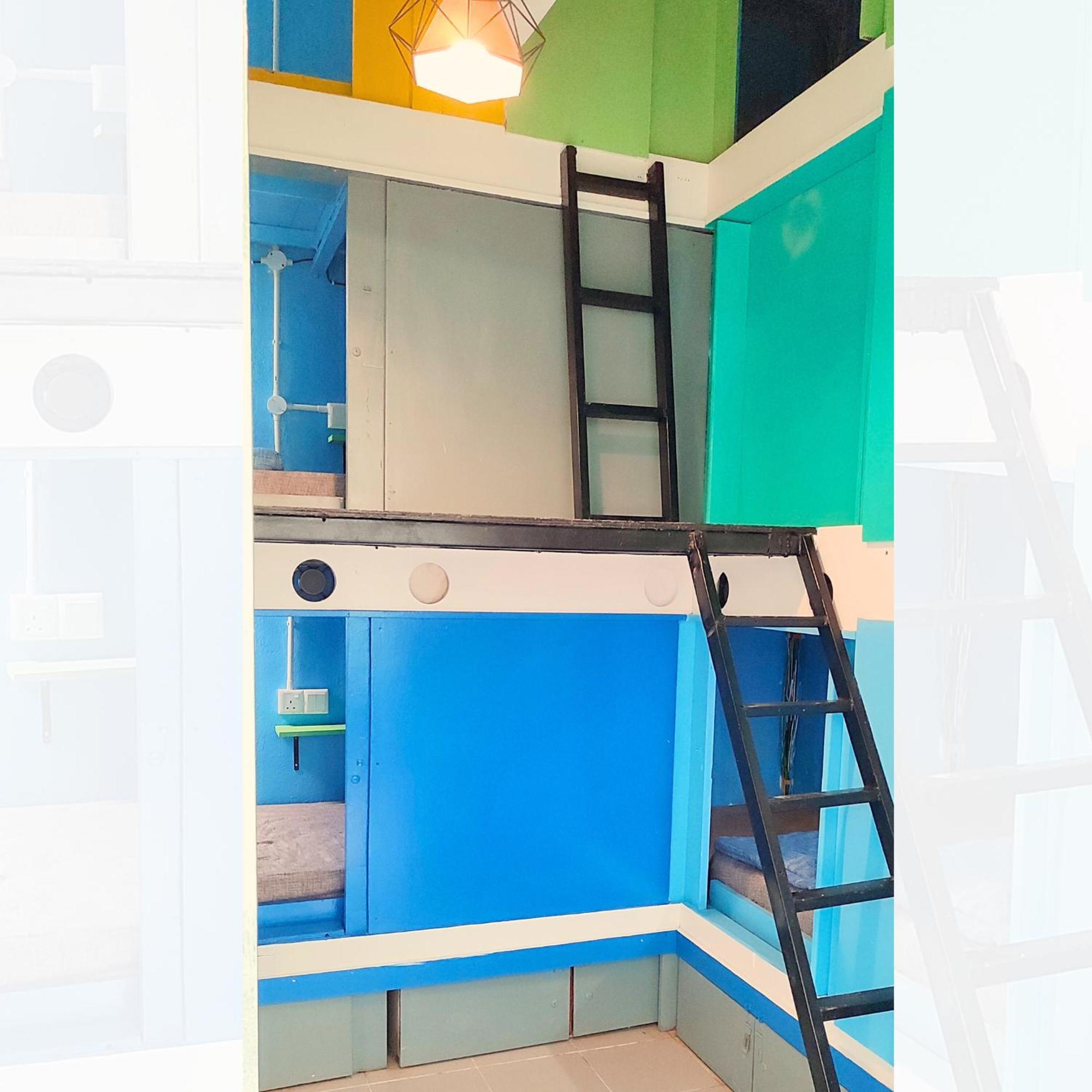 Bestow Capsule Hostel Куала Лумпур Екстериор снимка