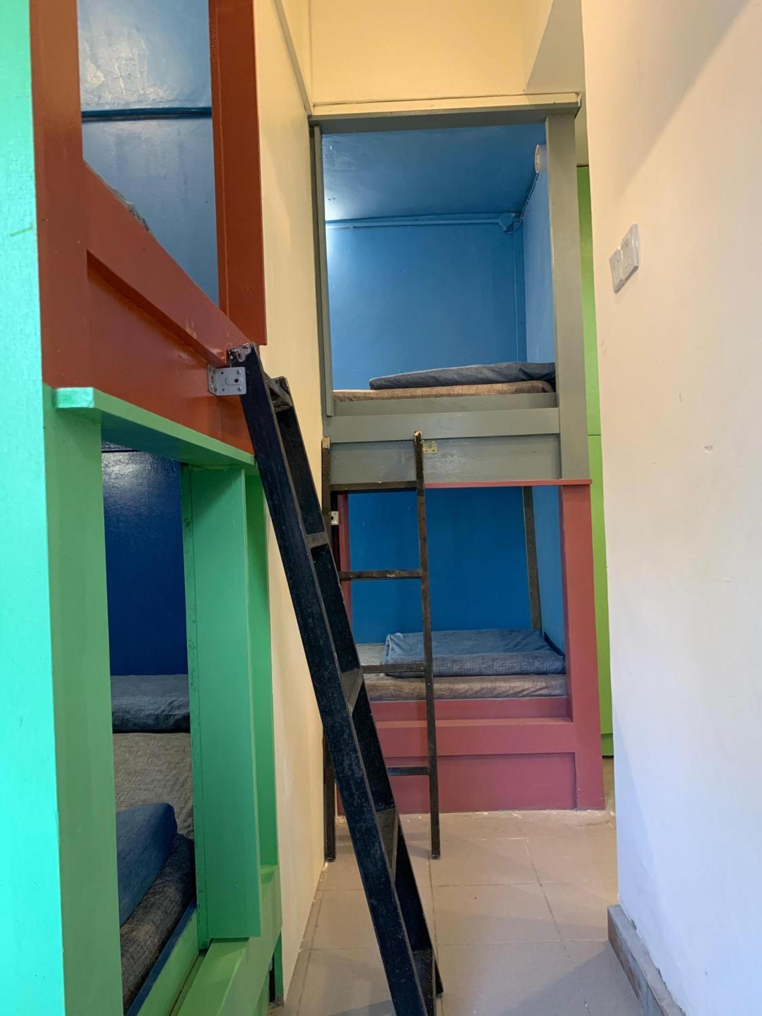 Bestow Capsule Hostel Куала Лумпур Екстериор снимка