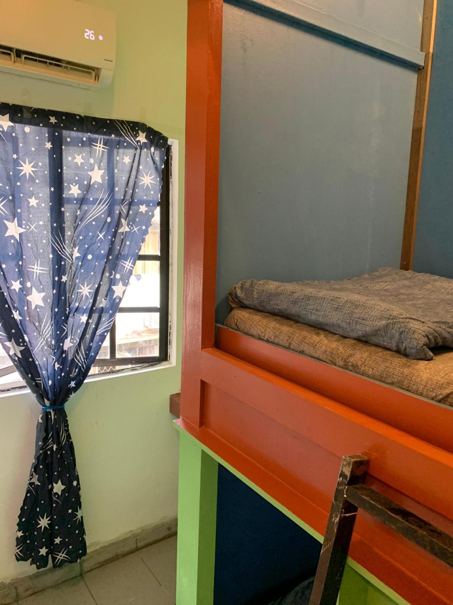Bestow Capsule Hostel Куала Лумпур Екстериор снимка