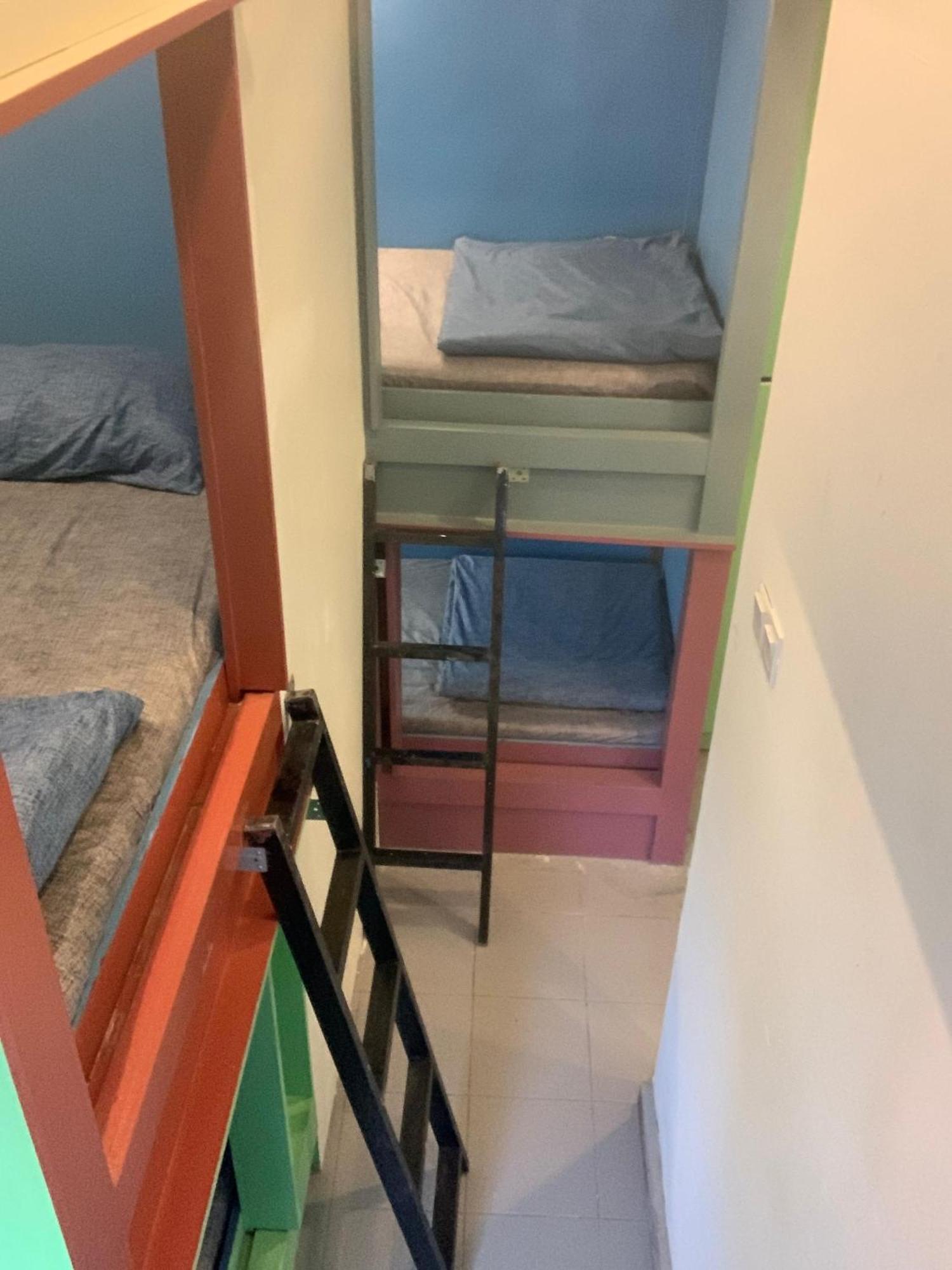 Bestow Capsule Hostel Куала Лумпур Екстериор снимка